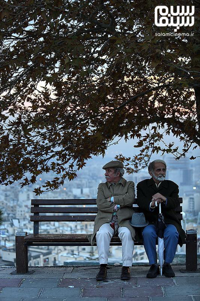 نمایی از فیلم سینمایی «گذر موقت» با بازی اسماعیل محرابی و مسعود کرامتی